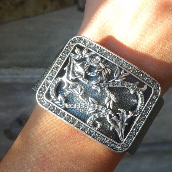 NWT Lucky Brand Leather Cuff Silver Belt Buckle Bracelet Pavé Magnetic Closure - Picture 5 of 9